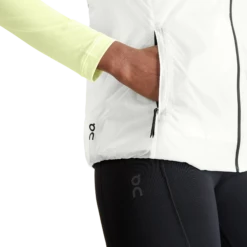 On Running ON Women's Weather Vest - White/Black -Sportswear 1WD10570462 weather vest fw23 white black w g5
