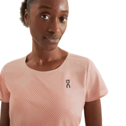 On Running ON Women's Performance-T Lumos - Woodrose/Black -Sportswear 1WD30081285 performance t lumos fw23 woodrose black w g6