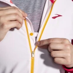 Brooks Womens Canopy Jacket - Razzmatazz/Quartz/Hyper Pink 18 Brooks Womens Canopy Jacket - Razzmatazz/Quartz/Hyper Pink -Sportswear 221521 633 d4 canopy jacket womens running jacket scaled