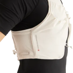 On Running ON Ultra Vest 10L - Undyed White 13 On Running ON Ultra Vest 10L - Undyed White -Sportswear 2UD30030864 ultra vest 10 fw23 undyed white u g6