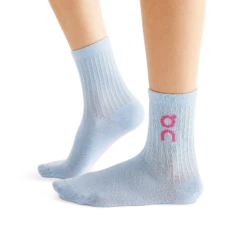 On Running On Logo Sock 3-Pack Unisex - Zest/Stratosphere 11 On Running On Logo Sock 3-Pack Unisex - Zest/Stratosphere -Sportswear 399.01721 logo sock 3 pack fw23 zest stratosphere u g5