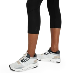 On Running ON Womens Movement 3/4 Tights - Black -Sportswear SmallPNG 1WD10230553 movement 3 4 tights ss23 black w g5
